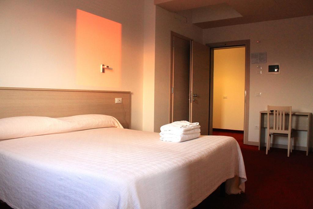 Park Hotel Italia テッツェ・スル・ブレンタ エクステリア 写真